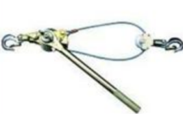 天行者背負(fù)張線器等數(shù)十斤裝備進(jìn)行走線驗收任務(wù)